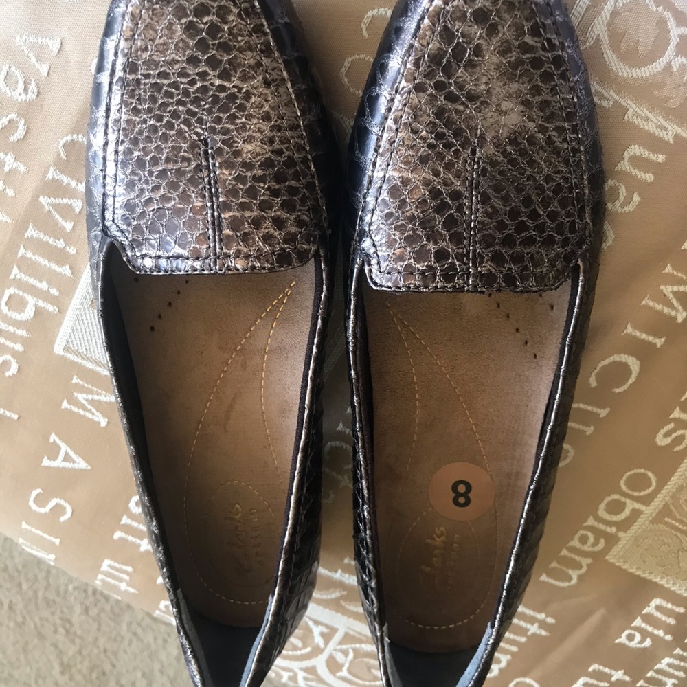 Clark’s Artisan NEW E Timeless Bronze Leather Loafers Size 8